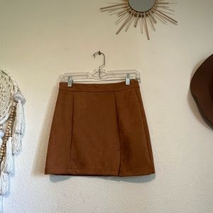 4/15$ NWOT! Camel brown suede slit mini skirt